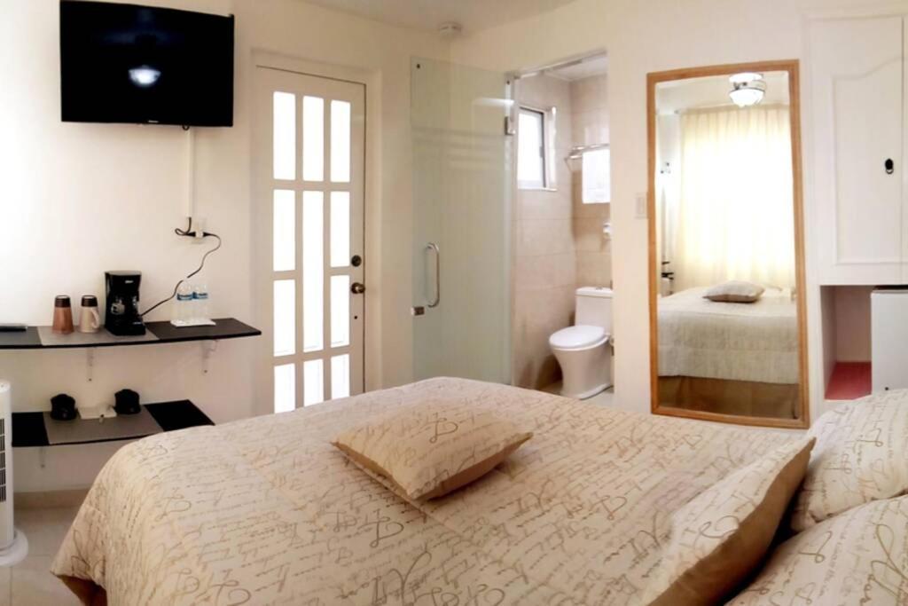 Jorge Negrete. Habitación Con Baño Privado En